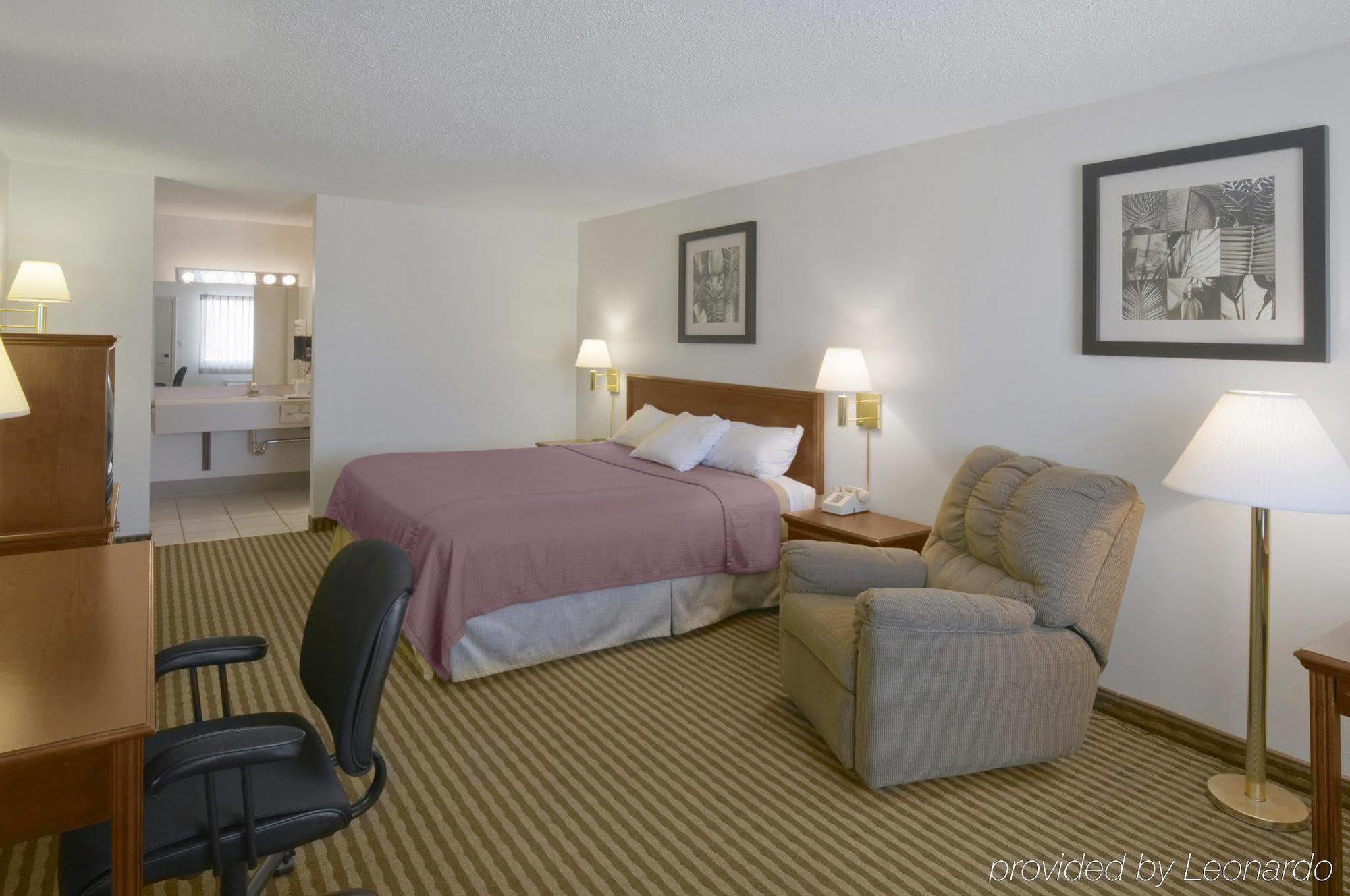 Americas Best Value Inn-Ellsworth Room photo